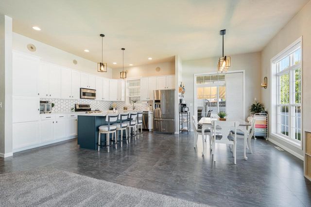 2184 W NOELLE LANE, Appleton, WI 54913