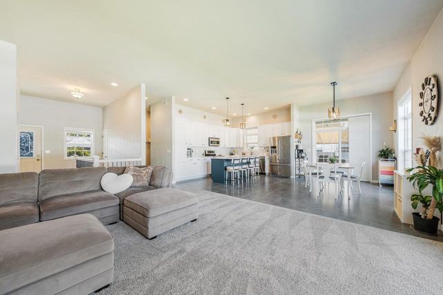 2184 W NOELLE LANE, Appleton, WI 54913