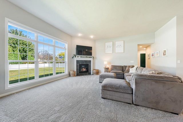 2184 W NOELLE LANE, Appleton, WI 54913