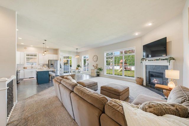 2184 W NOELLE LANE, Appleton, WI 54913