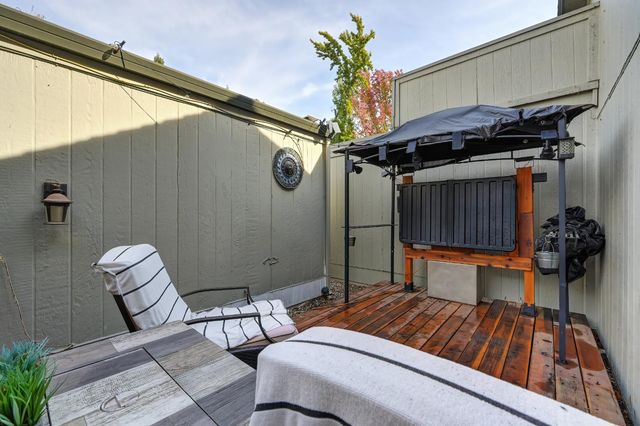 3175 Swallows Nest Dr, Sacramento, CA 95833