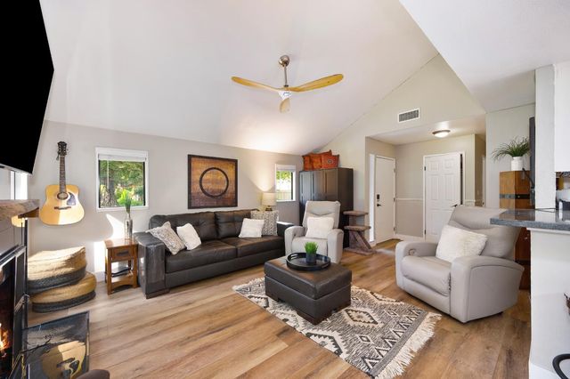 3175 Swallows Nest Dr, Sacramento, CA 95833