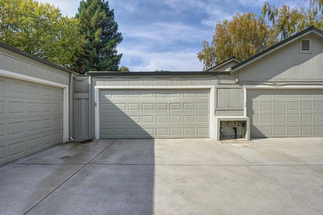 3175 Swallows Nest Dr, Sacramento, CA 95833