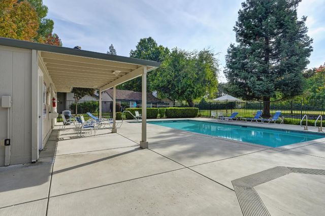 3175 Swallows Nest Dr, Sacramento, CA 95833