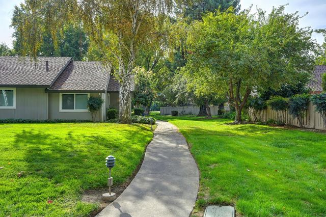 3175 Swallows Nest Dr, Sacramento, CA 95833