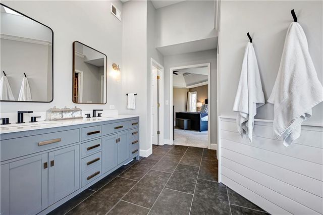 17840 Garnett Street, Overland Park, KS 66221