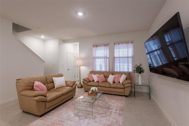 10807 E FORT WHITE COURT, Tampa, FL 33647