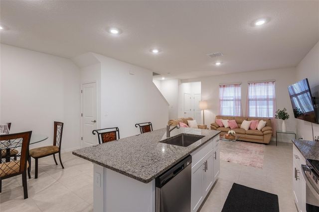 10807 E FORT WHITE COURT, Tampa, FL 33647