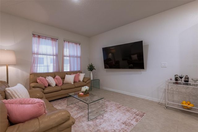 10807 E FORT WHITE COURT, Tampa, FL 33647