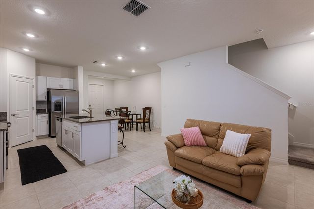 10807 E FORT WHITE COURT, Tampa, FL 33647