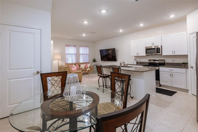 10807 E FORT WHITE COURT, Tampa, FL 33647