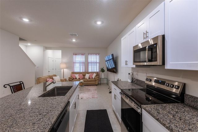 10807 E FORT WHITE COURT, Tampa, FL 33647