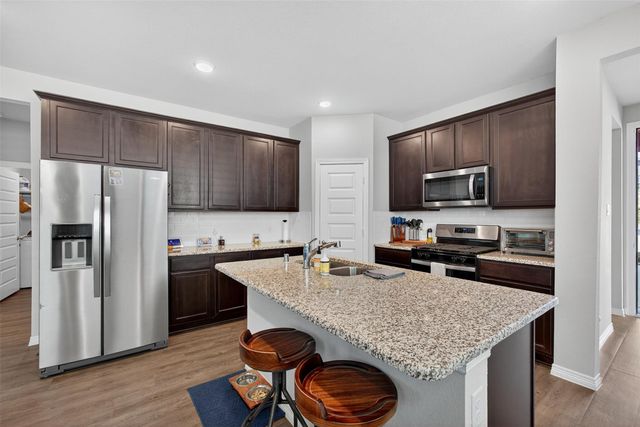 186 Lucky Manor Lane, La Porte, TX 77571