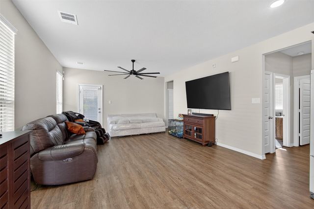 186 Lucky Manor Lane, La Porte, TX 77571