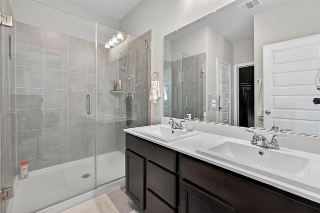 186 Lucky Manor Lane, La Porte, TX 77571