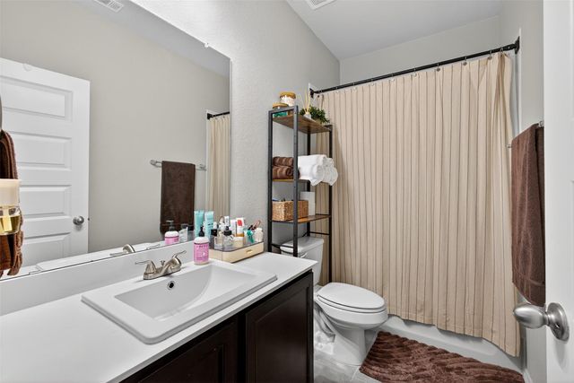 186 Lucky Manor Lane, La Porte, TX 77571