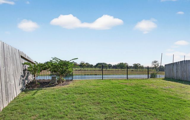 186 Lucky Manor Lane, La Porte, TX 77571