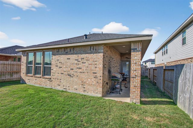 186 Lucky Manor Lane, La Porte, TX 77571