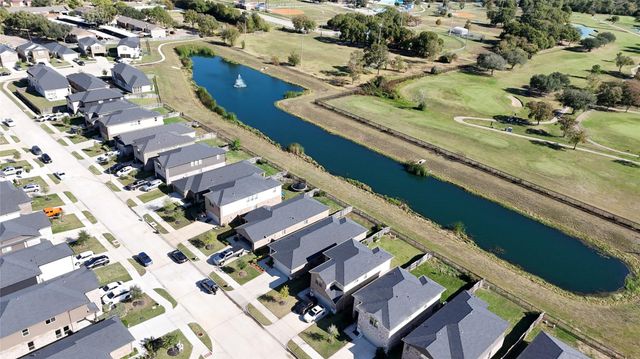 186 Lucky Manor Lane, La Porte, TX 77571