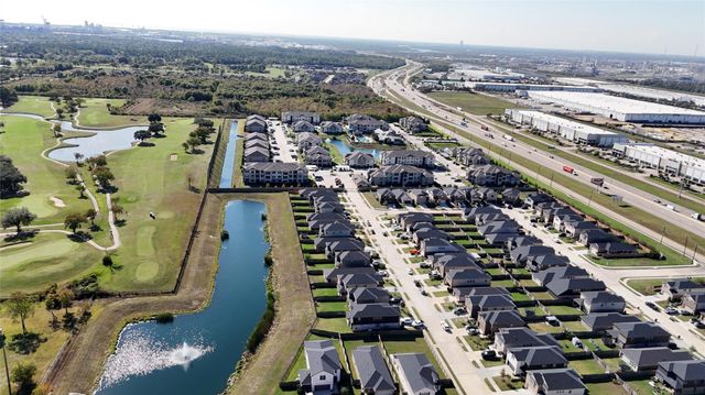 186 Lucky Manor Lane, La Porte, TX 77571