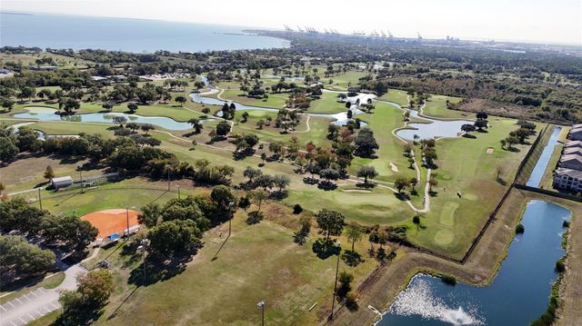 186 Lucky Manor Lane, La Porte, TX 77571