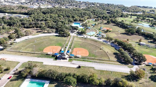 186 Lucky Manor Lane, La Porte, TX 77571