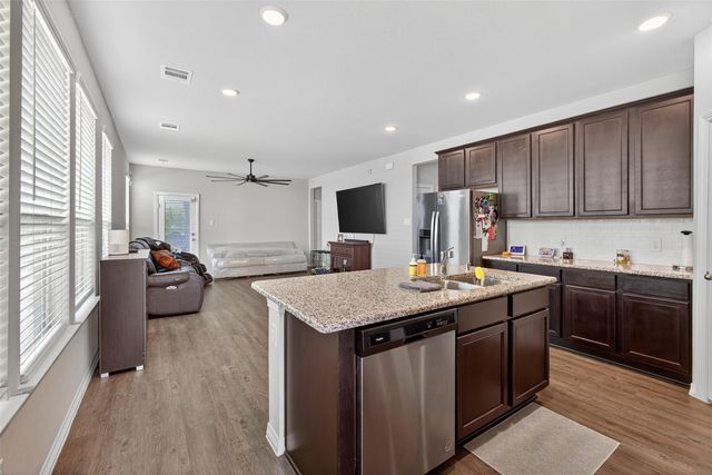 186 Lucky Manor Lane, La Porte, TX 77571