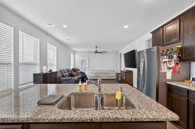 186 Lucky Manor Lane, La Porte, TX 77571