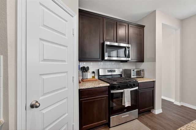 186 Lucky Manor Lane, La Porte, TX 77571