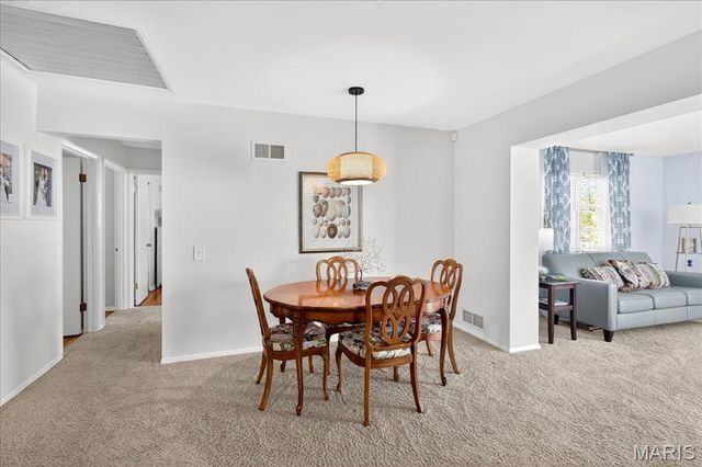 3228 Lin Tel Road, St Louis, MO 63125