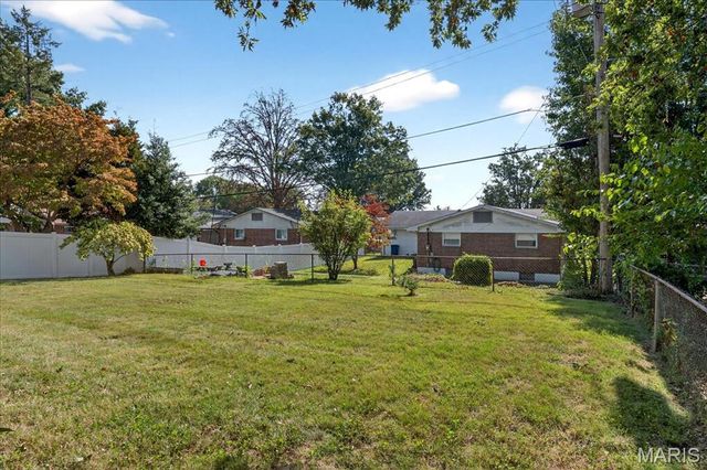 3228 Lin Tel Road, St Louis, MO 63125