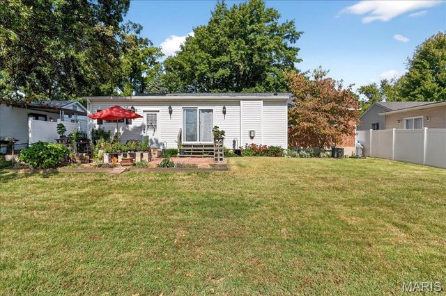 3228 Lin Tel Road, St Louis, MO 63125