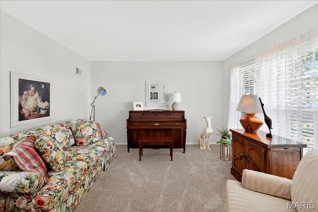 3228 Lin Tel Road, St Louis, MO 63125