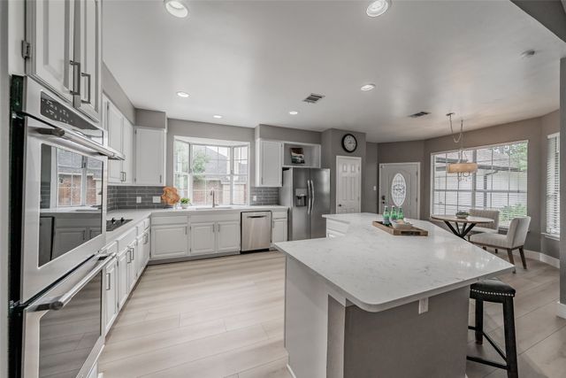 509 Aurora Drive, Euless, TX 76039