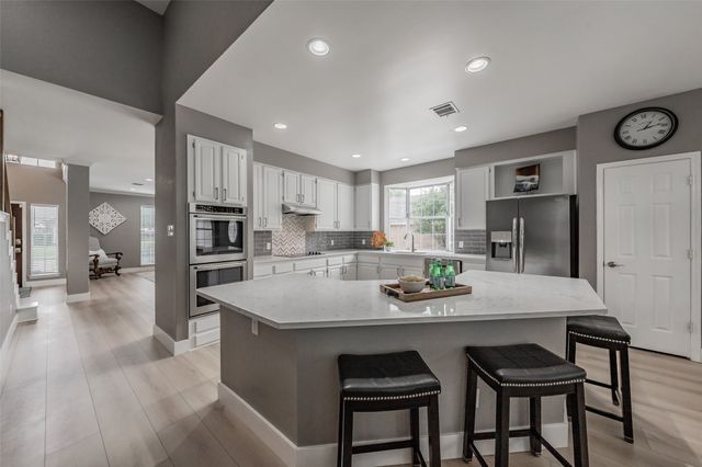509 Aurora Drive, Euless, TX 76039