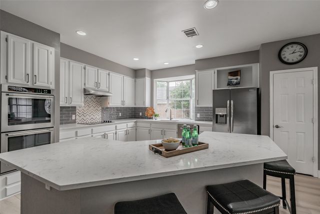 509 Aurora Drive, Euless, TX 76039