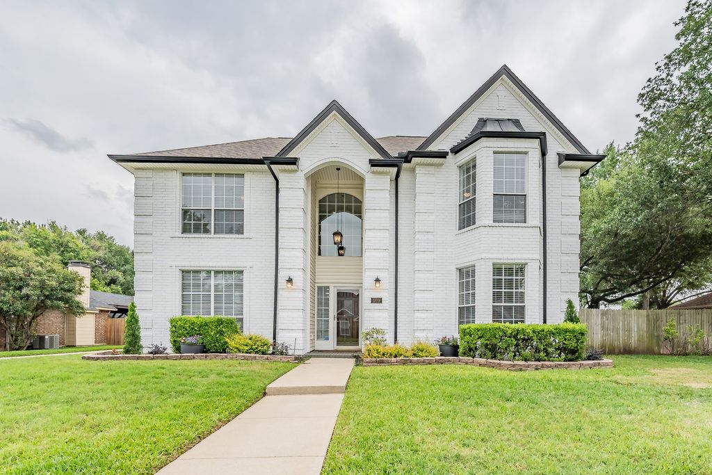 509 Aurora Drive, Euless, TX 76039