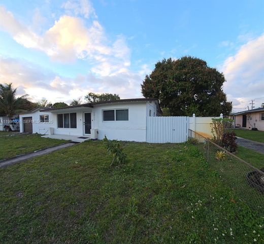 2011 NW 178th St, Miami Gardens, FL 33056