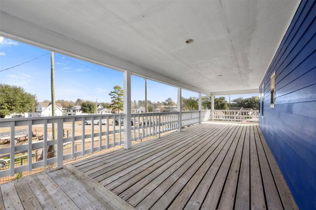 374 Harbor View Drive, Livingston, TX 77351