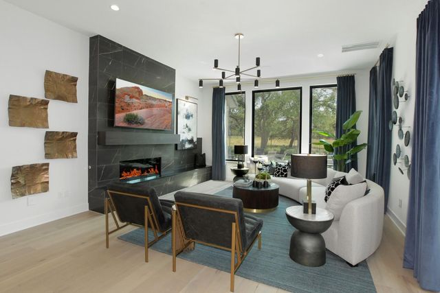 122 Crosswater LN, Dripping Springs, TX 78620