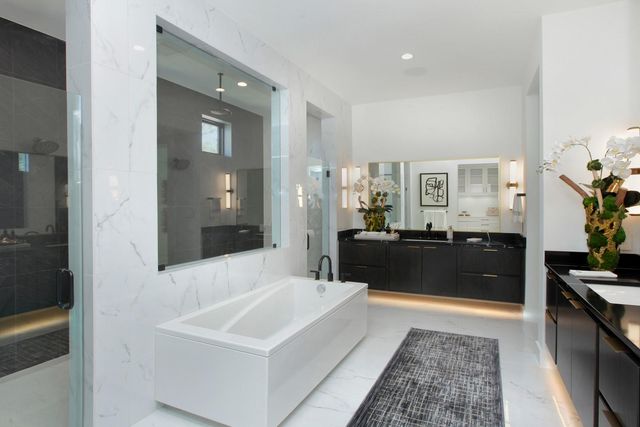 122 Crosswater LN, Dripping Springs, TX 78620