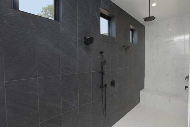 122 Crosswater LN, Dripping Springs, TX 78620