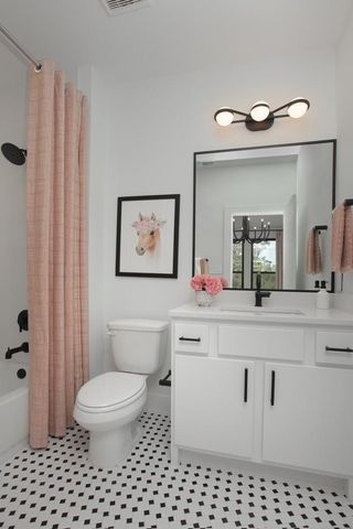 122 Crosswater LN, Dripping Springs, TX 78620