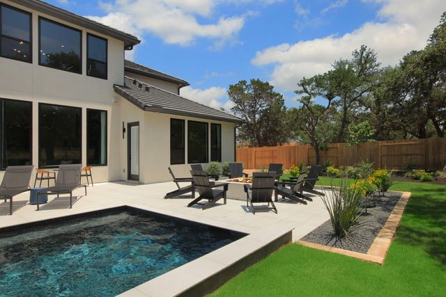 122 Crosswater LN, Dripping Springs, TX 78620