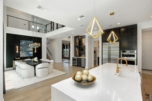 122 Crosswater LN, Dripping Springs, TX 78620