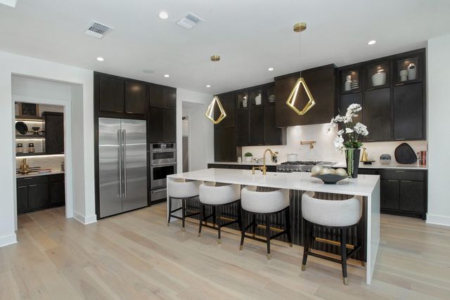 122 Crosswater LN, Dripping Springs, TX 78620