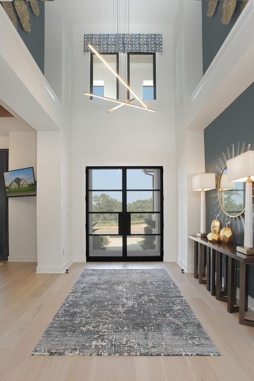 122 Crosswater LN, Dripping Springs, TX 78620