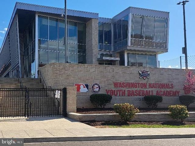 3516 ELY PL SE, Washington, DC 20019