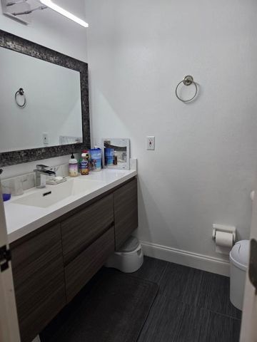 810 Sandtree Drive, Palm Beach Gardens, FL 33403