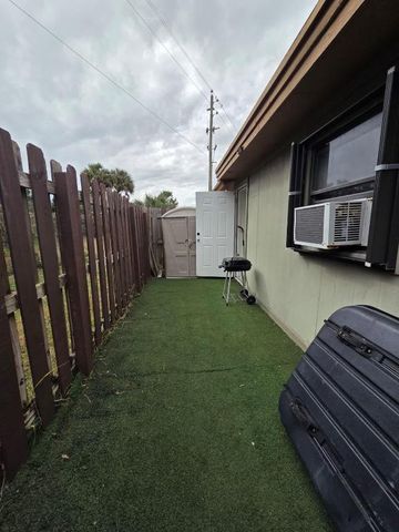 810 Sandtree Drive, Palm Beach Gardens, FL 33403